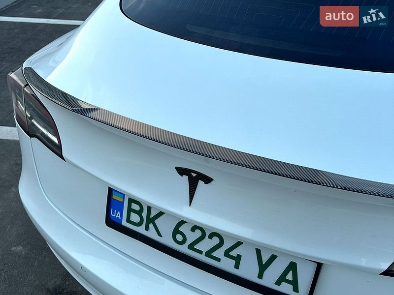 Седан Tesla Model 3 2019 в Ровно