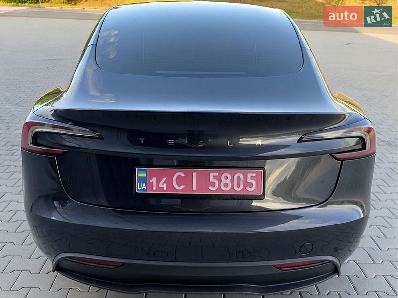 Седан Tesla Model 3 2025 в Черновцах