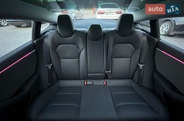 Седан Tesla Model 3 2025 в Черновцах