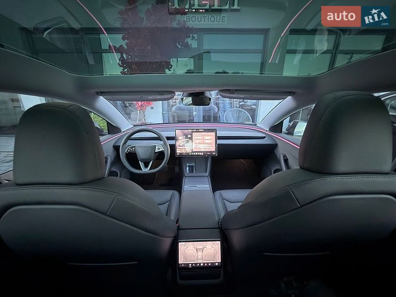Седан Tesla Model 3 2025 в Черновцах