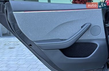 Седан Tesla Model 3 2025 в Черновцах