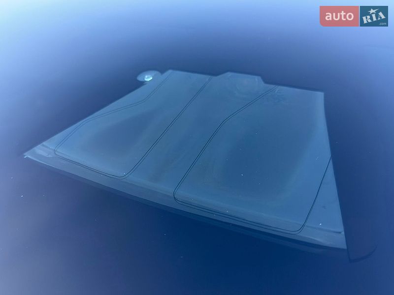 Седан Tesla Model 3 2025 в Черновцах