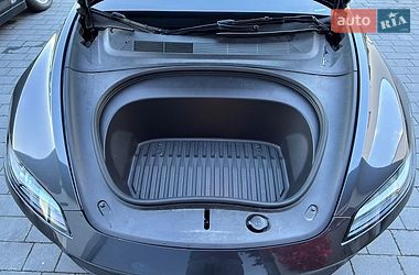 Седан Tesla Model 3 2025 в Черновцах