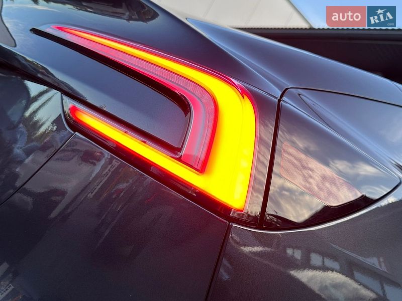 Седан Tesla Model 3 2025 в Черновцах