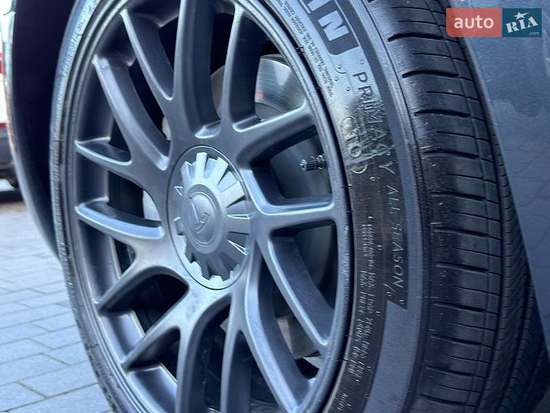 Седан Tesla Model 3 2025 в Черновцах