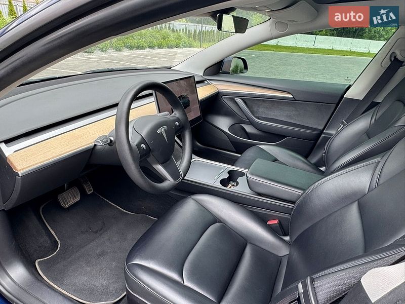 Седан Tesla Model 3 2022 в Луцьку