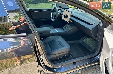 Седан Tesla Model 3 2024 в Ровно
