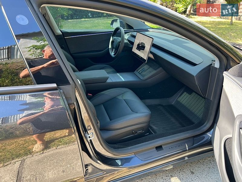 Седан Tesla Model 3 2024 в Ровно