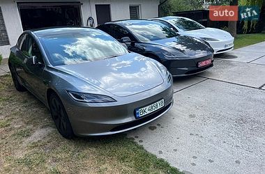 Седан Tesla Model 3 2024 в Ровно