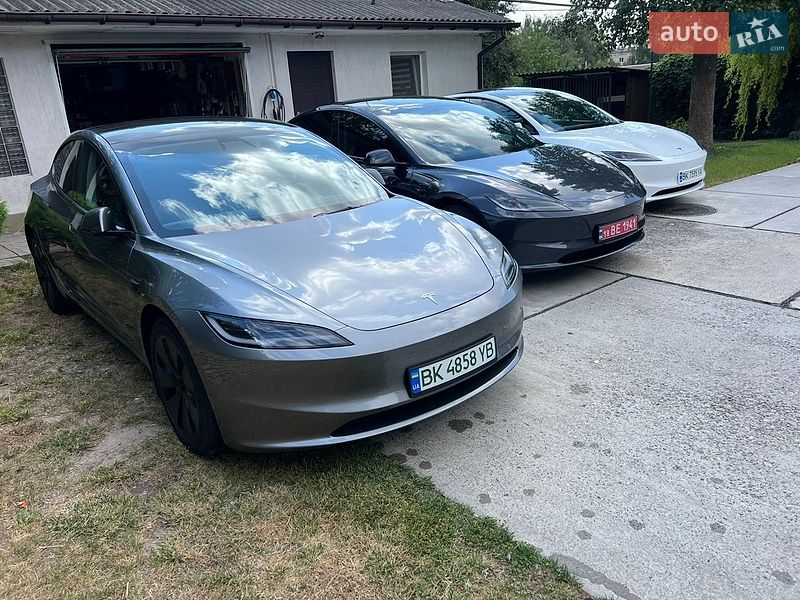 Седан Tesla Model 3 2024 в Ровно