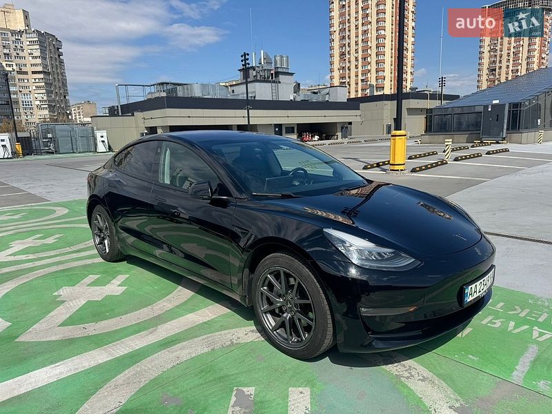 Седан Tesla Model 3 2019 в Киеве