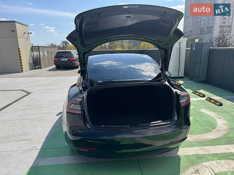 Седан Tesla Model 3 2019 в Киеве