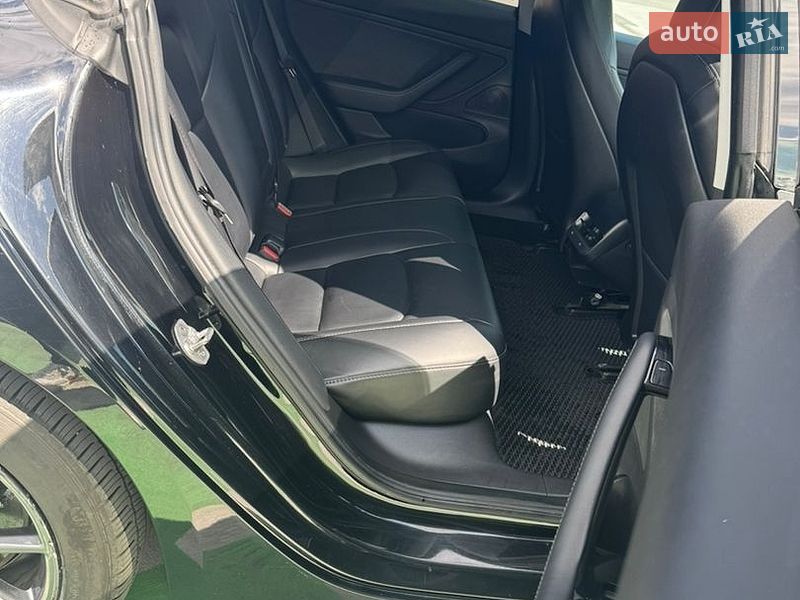 Седан Tesla Model 3 2019 в Киеве