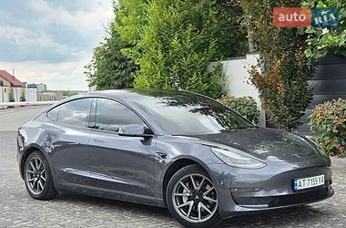 Седан Tesla Model 3 2018 в Львове