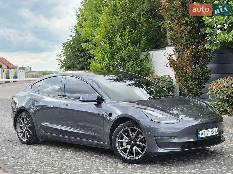 Седан Tesla Model 3 2018 в Львове
