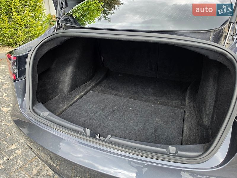 Седан Tesla Model 3 2018 в Львове