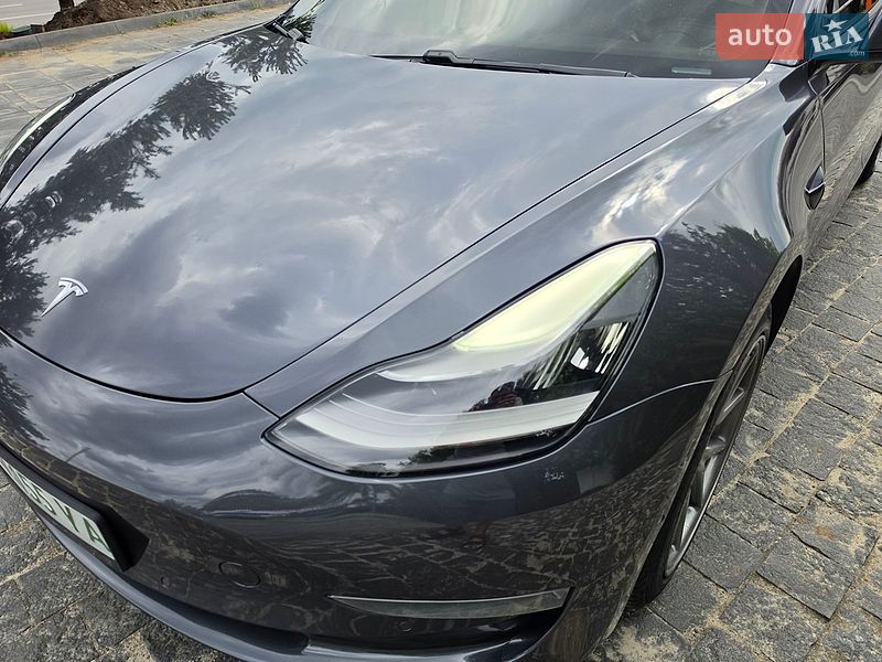 Седан Tesla Model 3 2018 в Львове