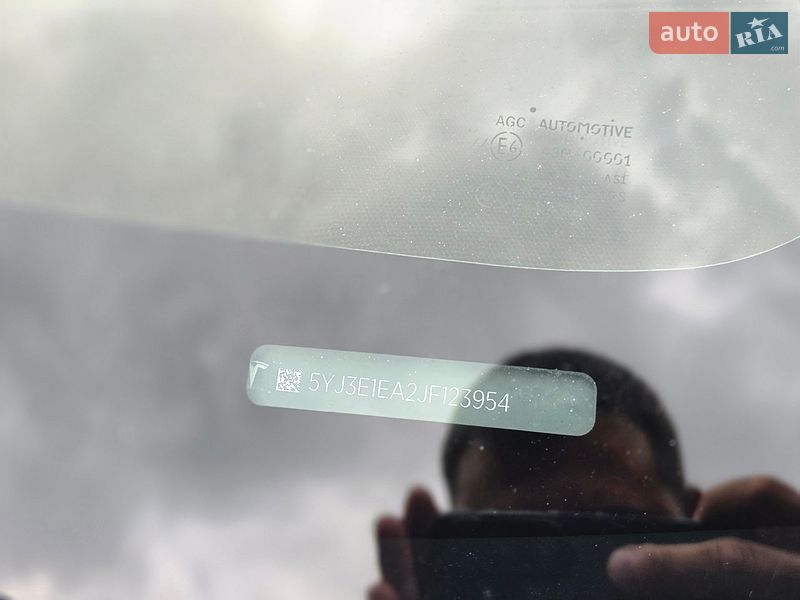 Седан Tesla Model 3 2018 в Львове
