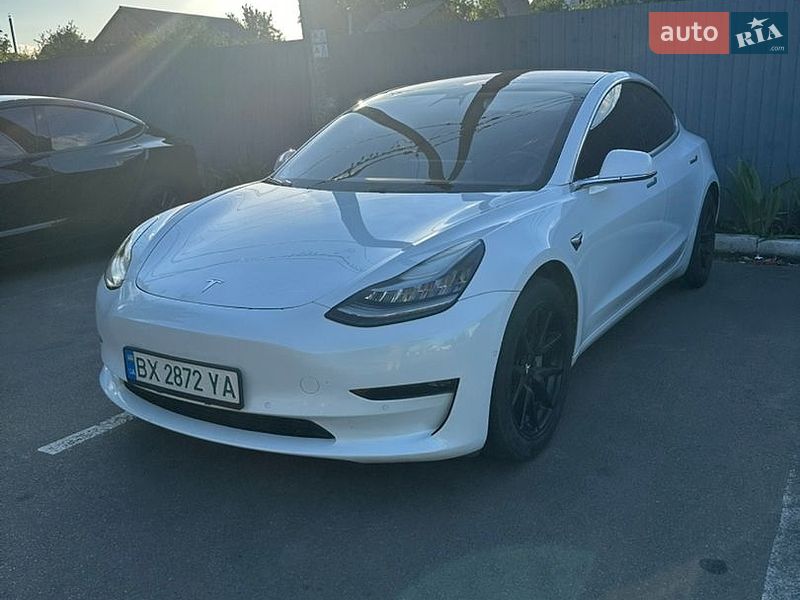 Седан Tesla Model 3 2018 в Ізяславі