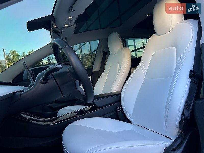 Седан Tesla Model 3 2019 в Ивано-Франковске