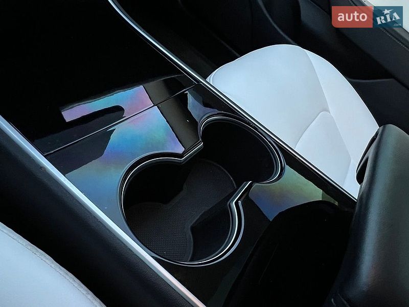 Седан Tesla Model 3 2019 в Ивано-Франковске