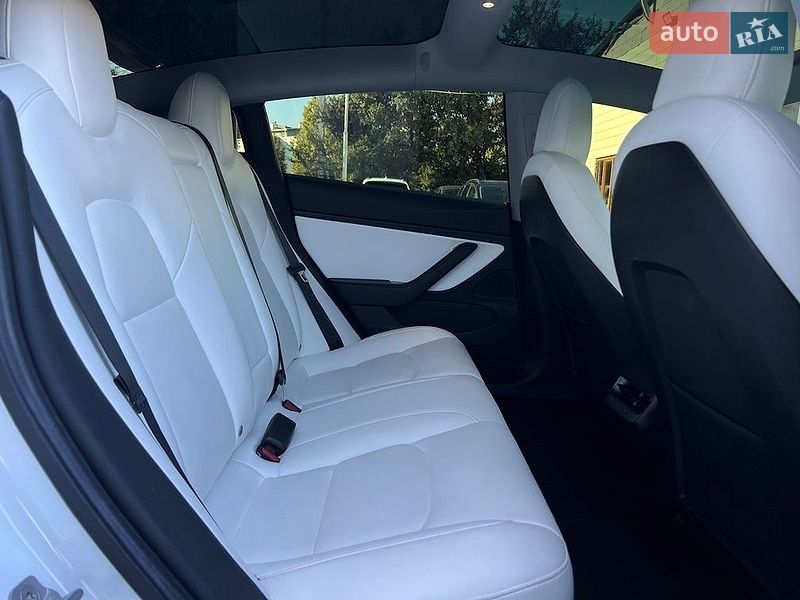 Седан Tesla Model 3 2019 в Ивано-Франковске