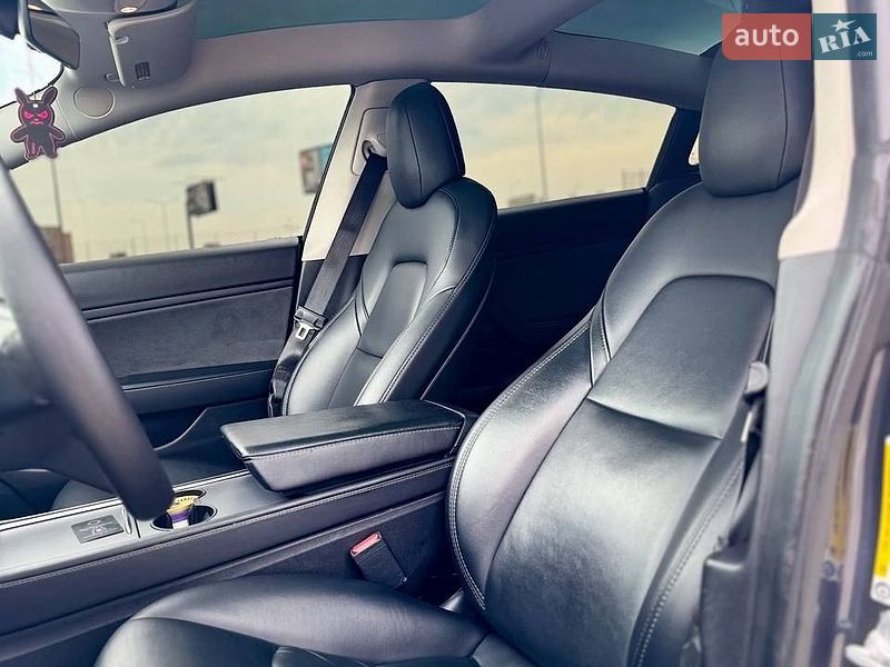 Седан Tesla Model 3 2021 в Одесі