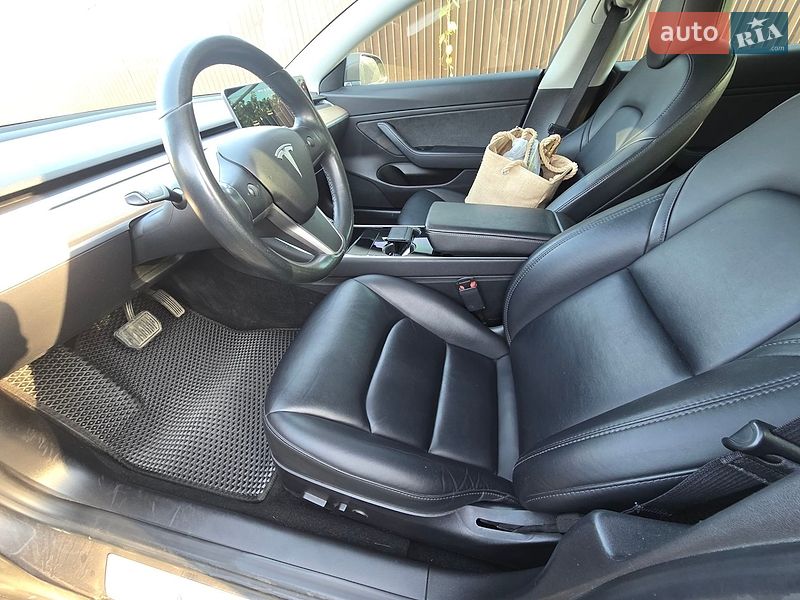 Седан Tesla Model 3 2019 в Одессе