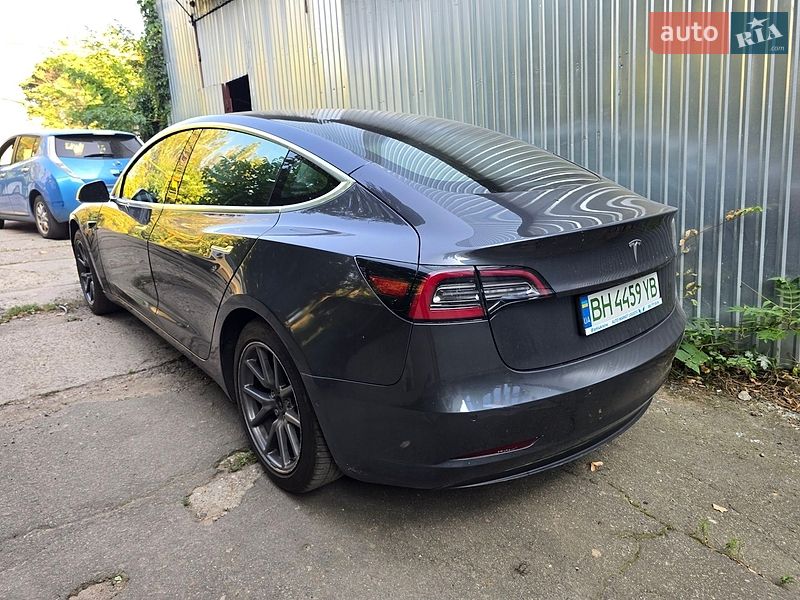 Седан Tesla Model 3 2019 в Одесі