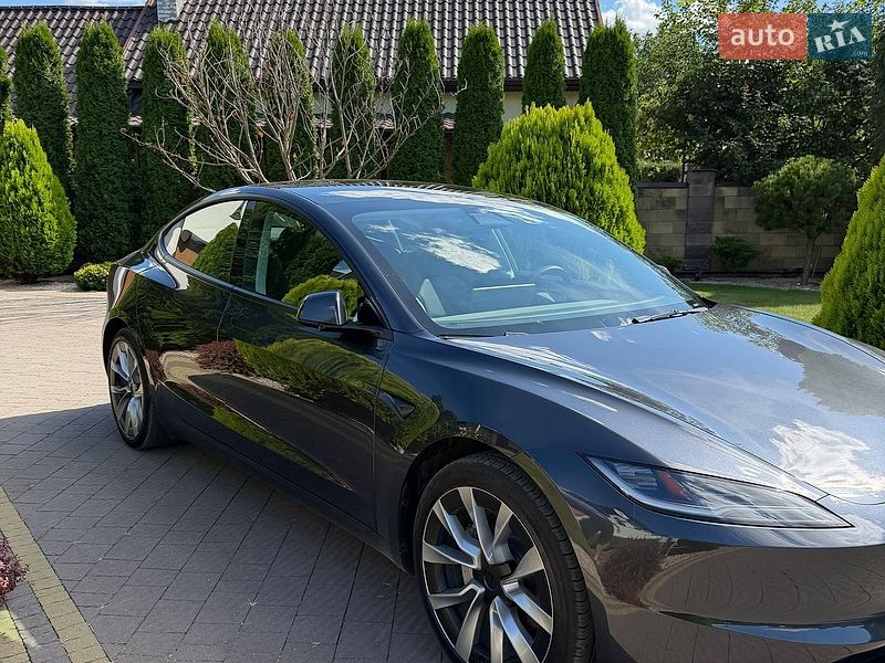Седан Tesla Model 3 2024 в Луцке