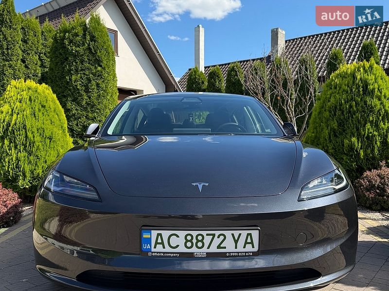 Седан Tesla Model 3 2024 в Луцке