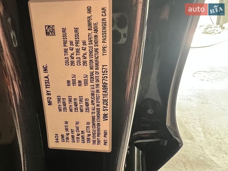 Седан Tesla Model 3 2024 в Луцке