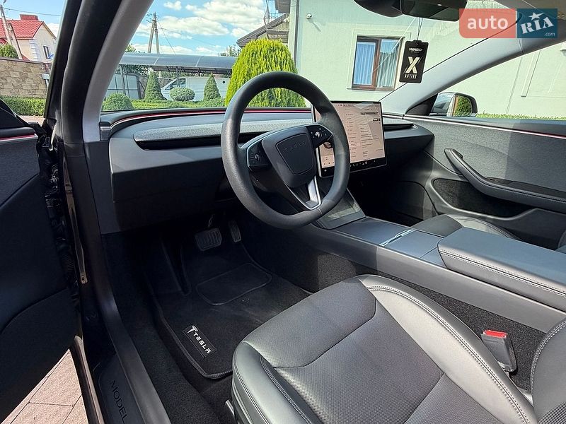 Седан Tesla Model 3 2024 в Луцке