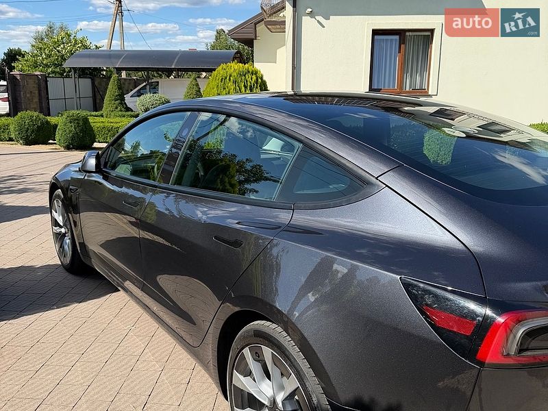 Седан Tesla Model 3 2024 в Луцке