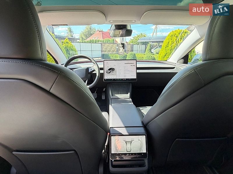 Седан Tesla Model 3 2024 в Луцке