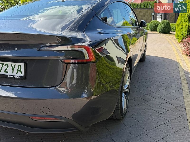 Седан Tesla Model 3 2024 в Луцке