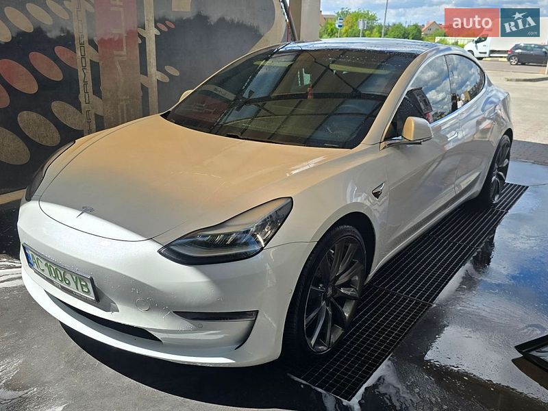 Tesla Model 3 2020