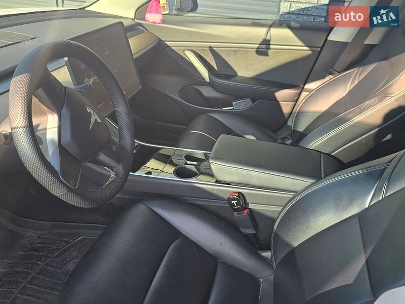 Седан Tesla Model 3 2020 в Луцьку