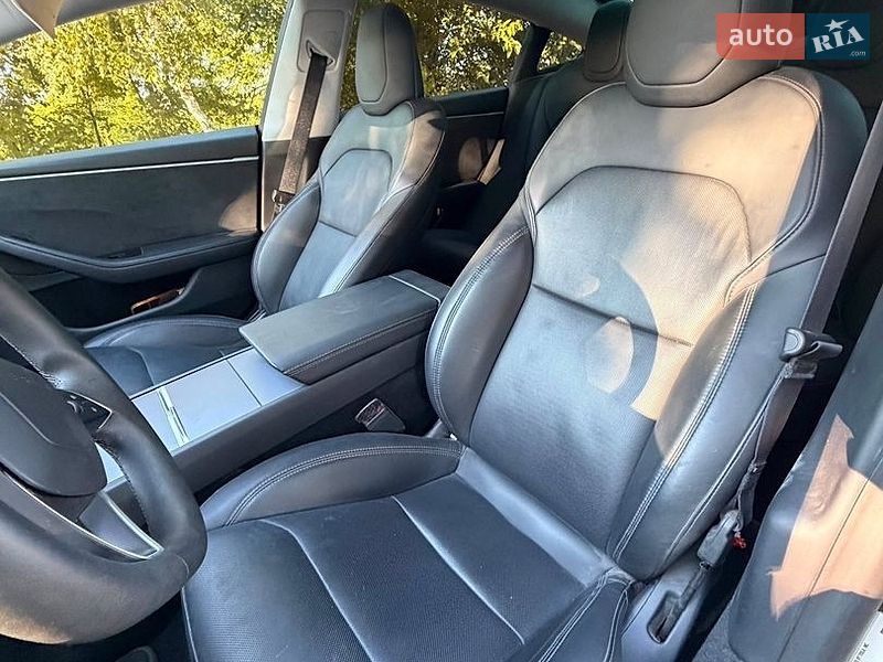 Седан Tesla Model 3 2024 в Чернівцях фото 6 Седан Tesla Model 3 2024 в Чернівцях