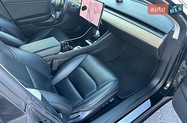 Седан Tesla Model 3 2019 в Тернополе