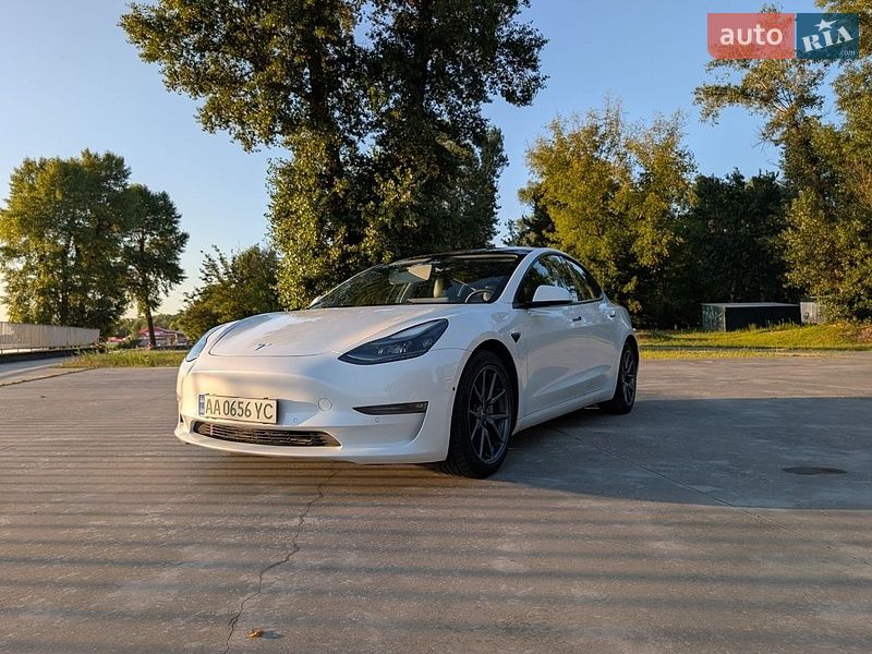 Седан Tesla Model 3 2022 в Киеве