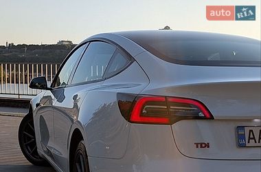 Седан Tesla Model 3 2022 в Киеве