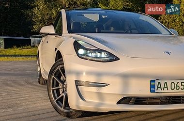 Седан Tesla Model 3 2022 в Киеве