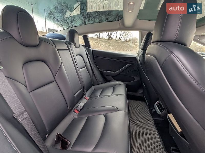 Седан Tesla Model 3 2022 в Киеве