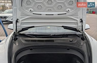 Седан Tesla Model 3 2022 в Киеве