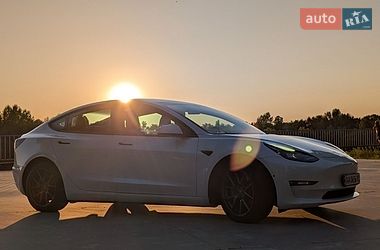 Седан Tesla Model 3 2022 в Киеве