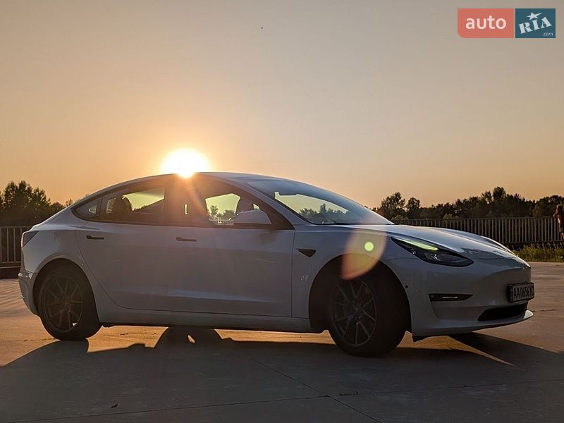 Седан Tesla Model 3 2022 в Киеве