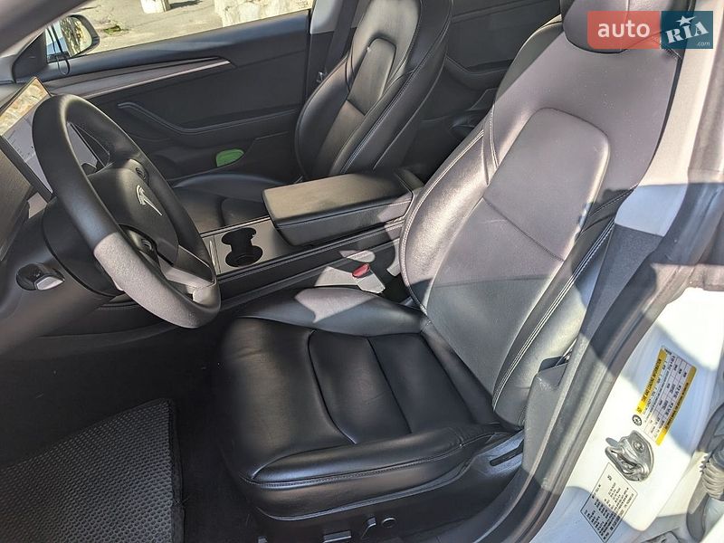 Седан Tesla Model 3 2022 в Киеве