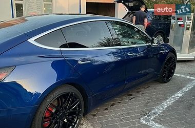 Седан Tesla Model 3 2020 в Києві