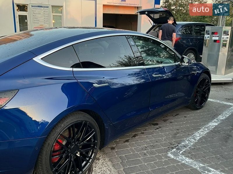 Седан Tesla Model 3 2020 в Києві